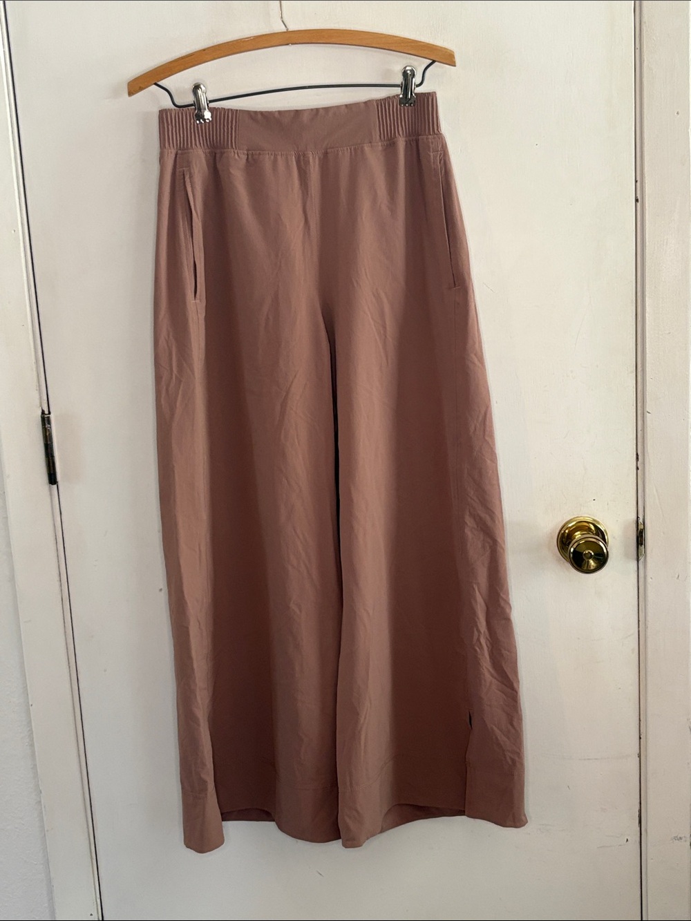 Lululemon mauve wide leg high waisted stretch woven pants Size Small